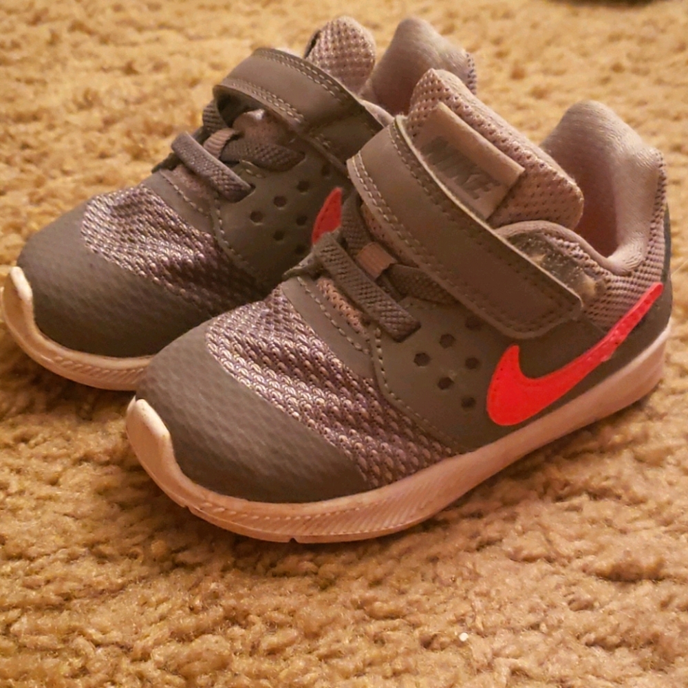 Nike Sneakers ToddlerBaby girls sz 5